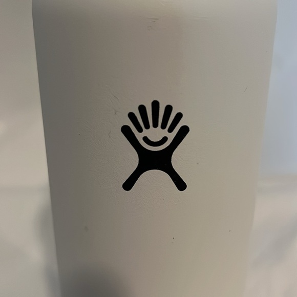 Hydro Flask 21 Ounce Insulated Bottle - Picture 2 of 7